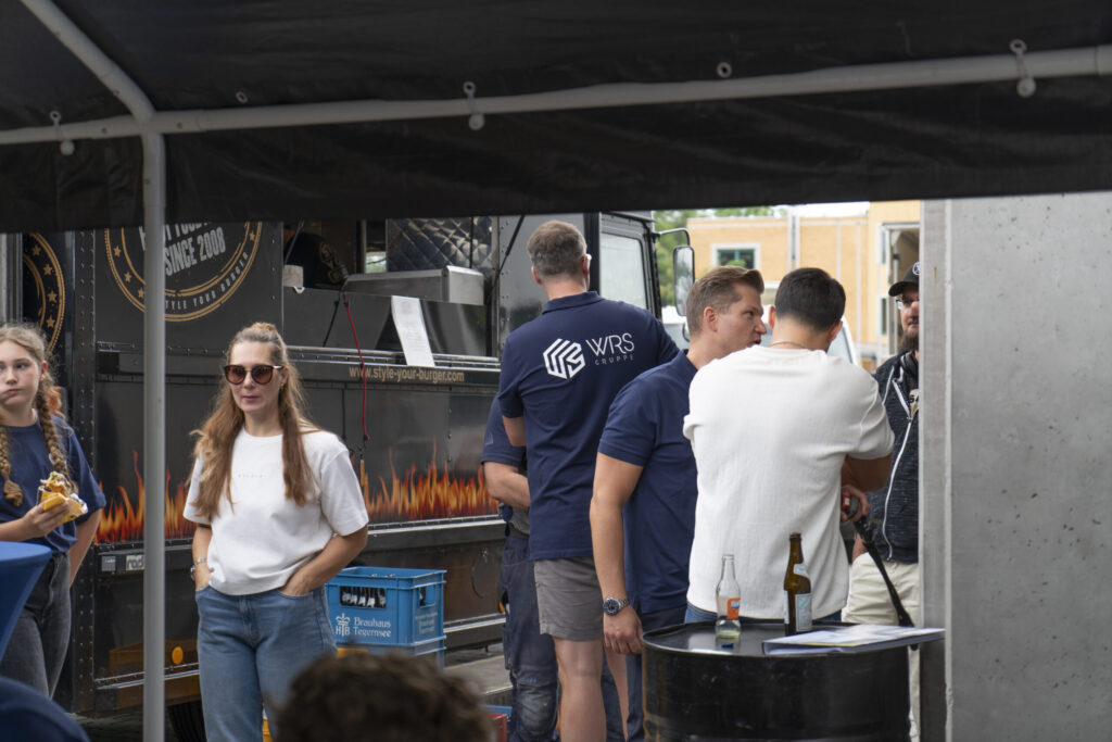 Grillfest der WRS-Gruppe – Foodtruck am WRS-Hauptquartier